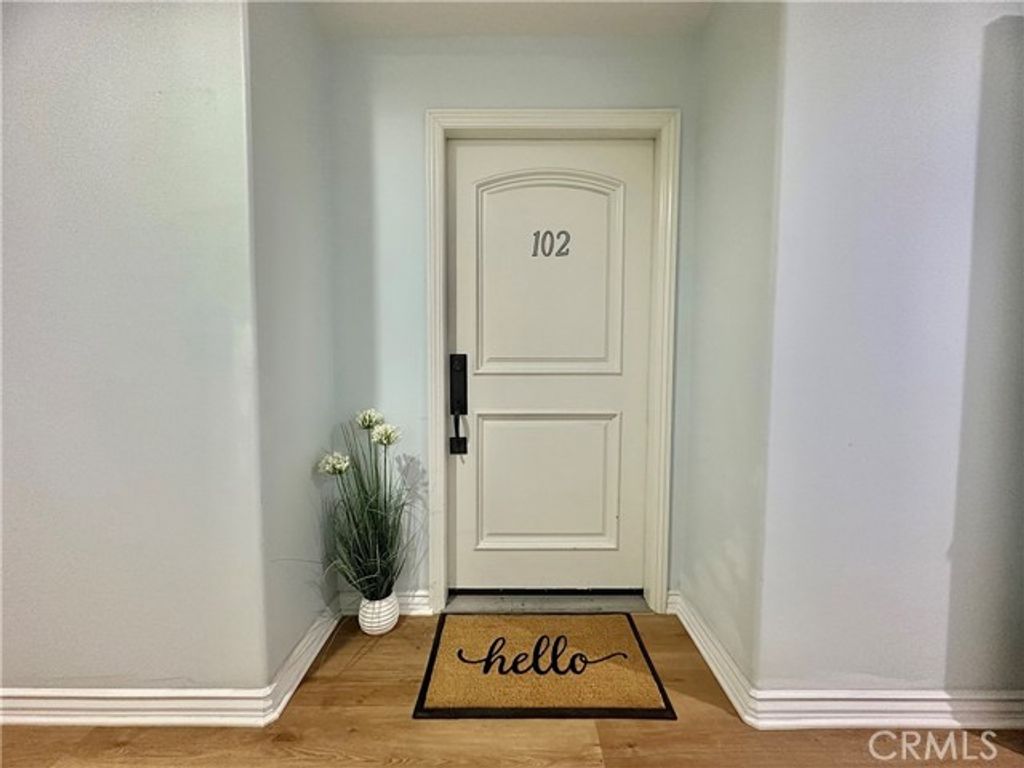 4733 Elmwood Avenue 102, Los Angeles, CA 90004