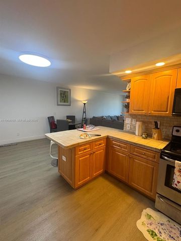 2020 NE 135th Street 811, North Miami, FL 33181