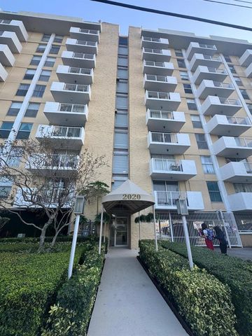 2020 NE 135th Street 811, North Miami, FL 33181