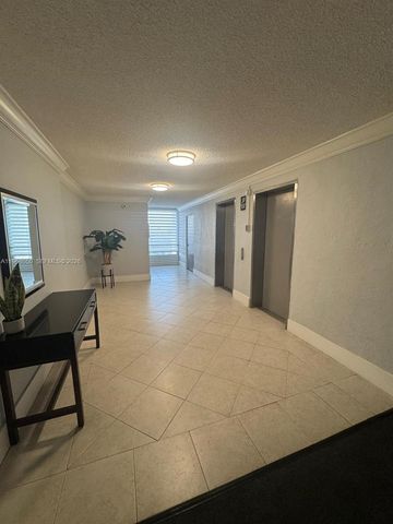 2020 NE 135th Street 811, North Miami, FL 33181