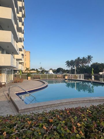 2020 NE 135th Street 811, North Miami, FL 33181