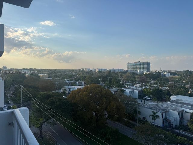 2020 NE 135th Street 811, North Miami, FL 33181