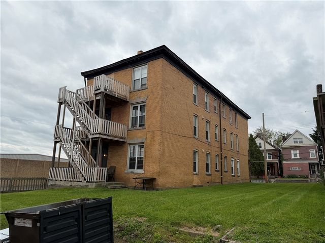 7500 Ellesmere St, Swissvale, PA 15218