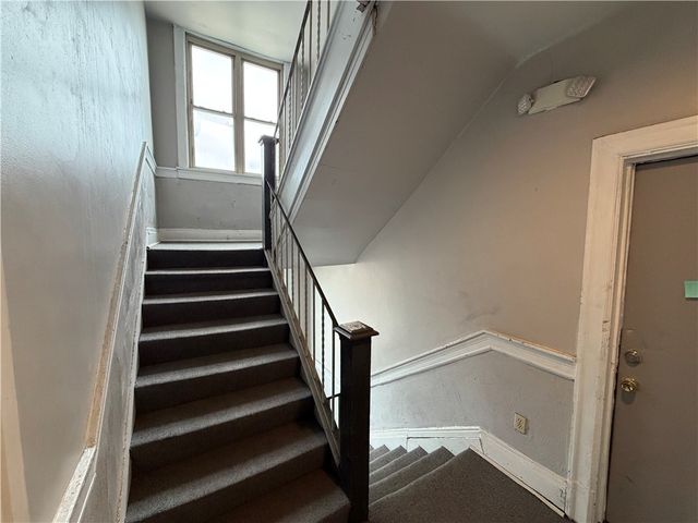 7500 Ellesmere St, Swissvale, PA 15218