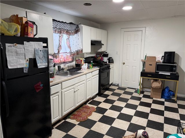 7500 Ellesmere St, Swissvale, PA 15218