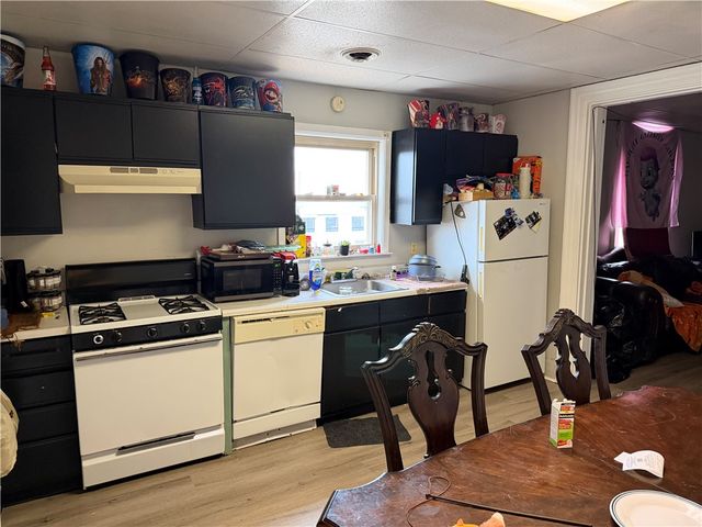 7500 Ellesmere St, Swissvale, PA 15218