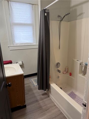 7500 Ellesmere St, Swissvale, PA 15218