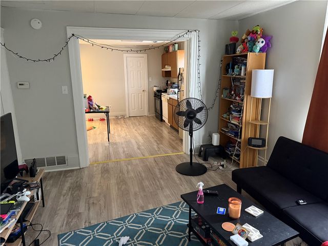 7500 Ellesmere St, Swissvale, PA 15218
