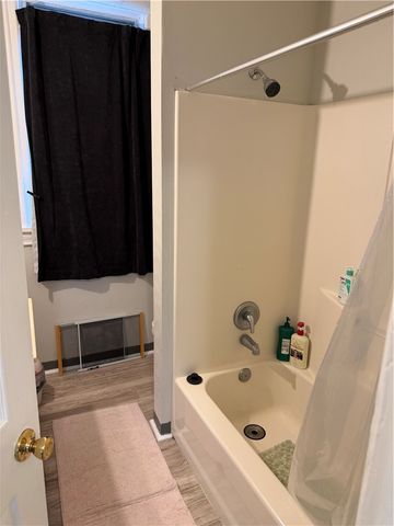 7500 Ellesmere St, Swissvale, PA 15218
