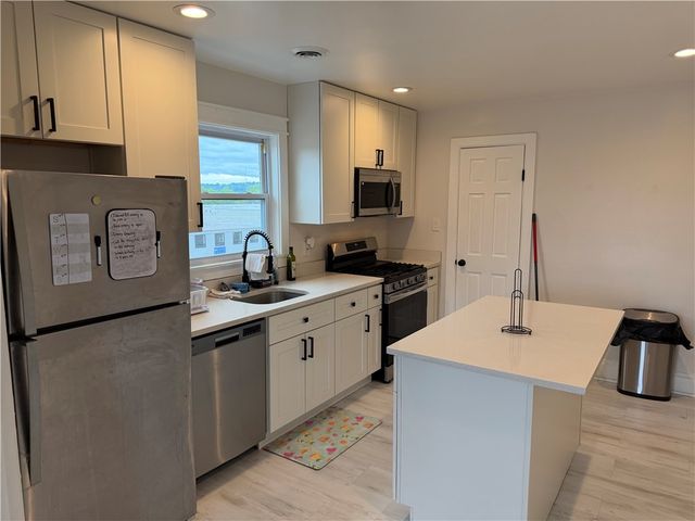 7500 Ellesmere St, Swissvale, PA 15218