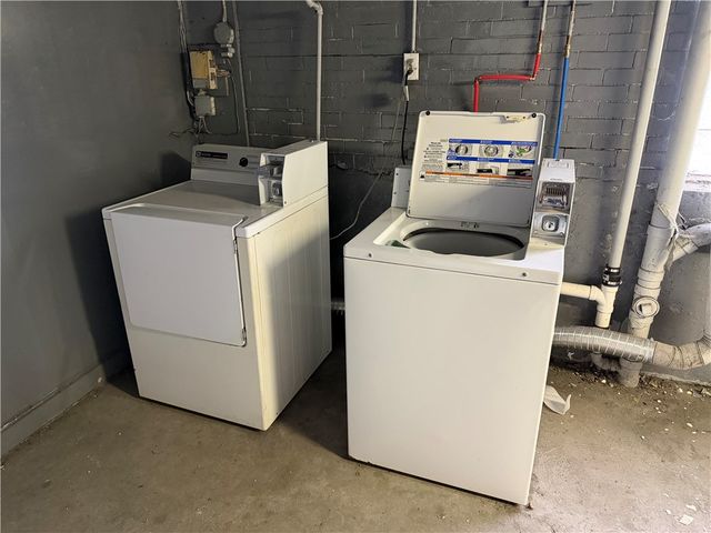 7500 Ellesmere St, Swissvale, PA 15218