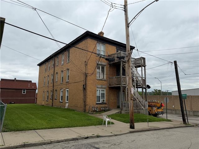 7500 Ellesmere St, Swissvale, PA 15218