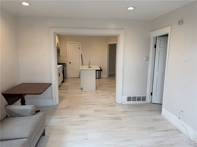 7500 Ellesmere St, Swissvale, PA 15218