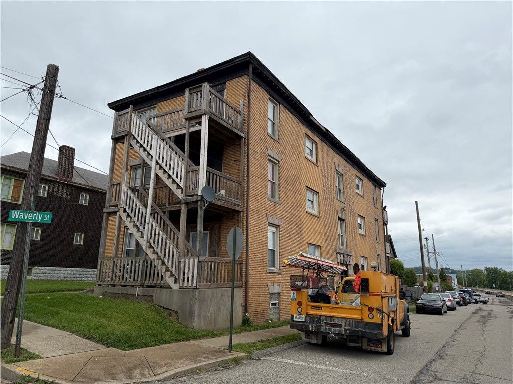 7500 Ellesmere St, Swissvale, PA 15218