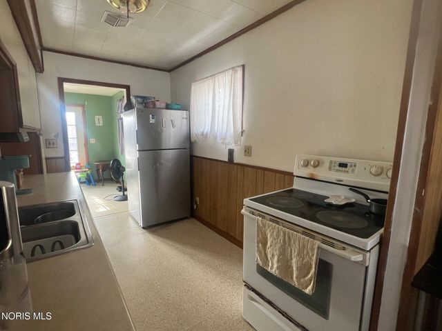 5221 Melvin Drive, Toledo, OH 43615