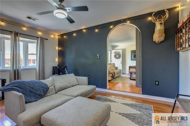 10 Norwood Avenue, Monroe, NJ 08831