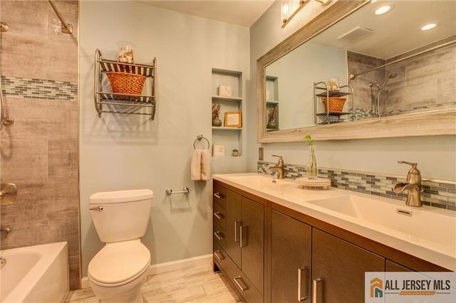 10 Norwood Avenue, Monroe, NJ 08831