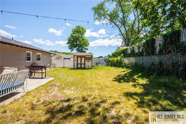 10 Norwood Avenue, Monroe, NJ 08831