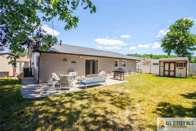 10 Norwood Avenue, Monroe, NJ 08831