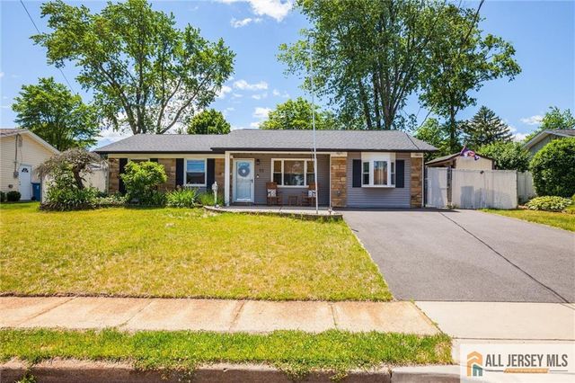 10 Norwood Avenue, Monroe, NJ 08831