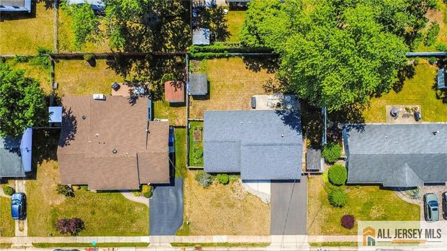 10 Norwood Avenue, Monroe, NJ 08831