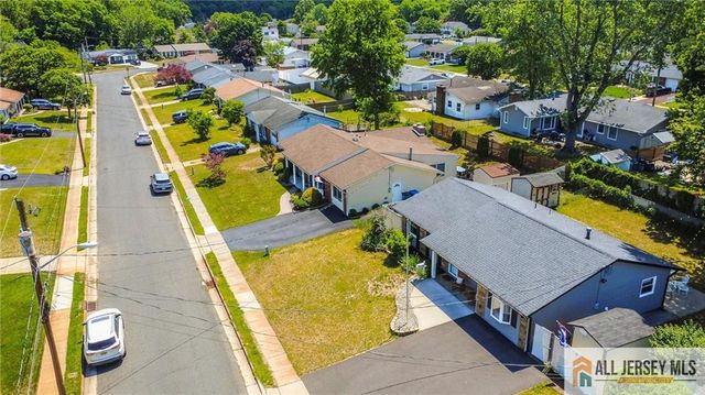 10 Norwood Avenue, Monroe, NJ 08831