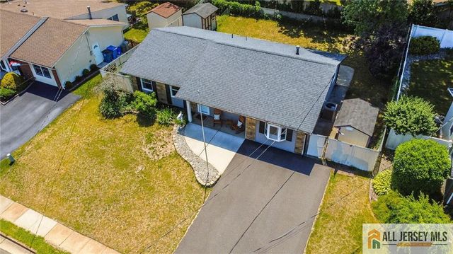10 Norwood Avenue, Monroe, NJ 08831