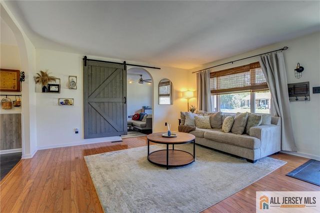 10 Norwood Avenue, Monroe, NJ 08831