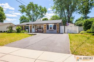 10 Norwood Avenue, Monroe, NJ 08831