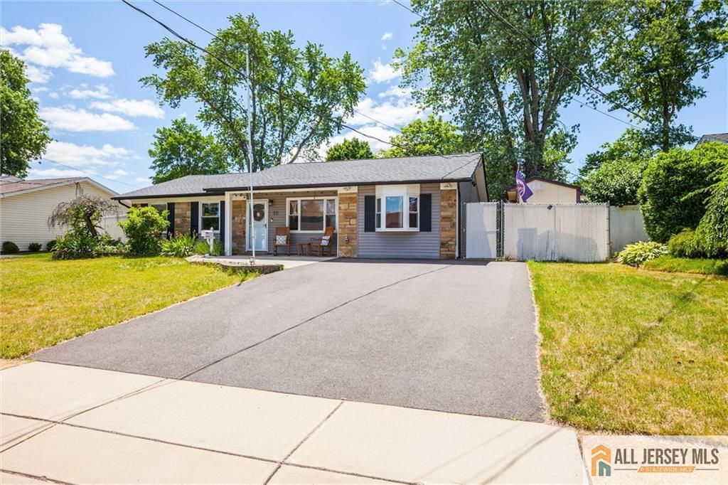 10 Norwood Avenue, Monroe, NJ 08831