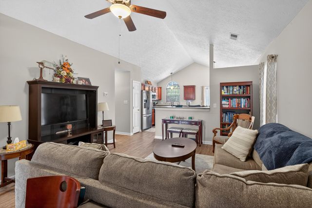 216 Ellemoor Lane, Lexington, KY 40515