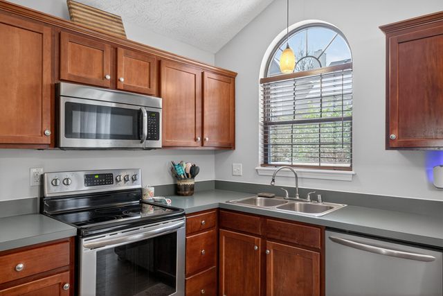 216 Ellemoor Lane, Lexington, KY 40515