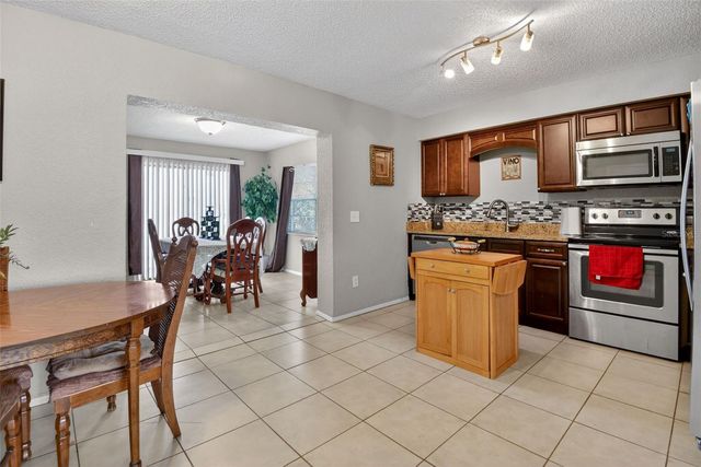 365 W LANSDOWNE AVENUE, Orange City, FL 32763