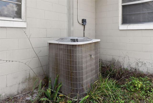 365 W LANSDOWNE AVENUE, Orange City, FL 32763