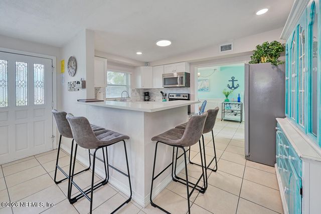 827 4TH Avenue N, Jacksonville Beach, FL 32250