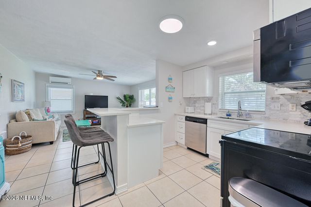 827 4TH Avenue N, Jacksonville Beach, FL 32250
