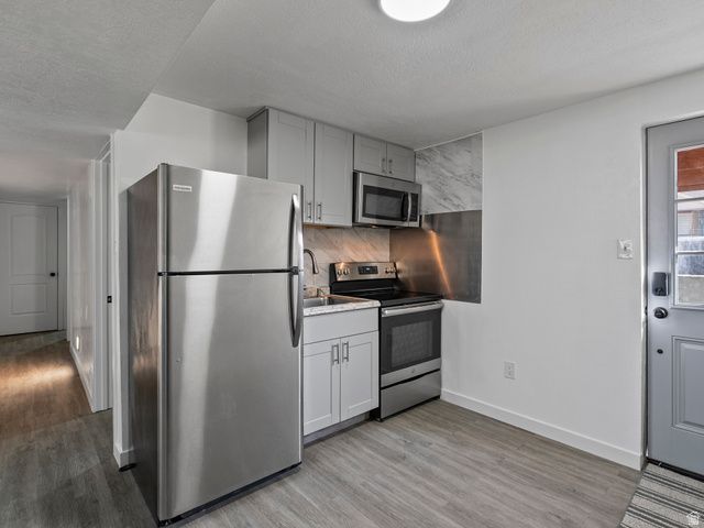 2977 S BREEZE DR, Magna, UT 84044