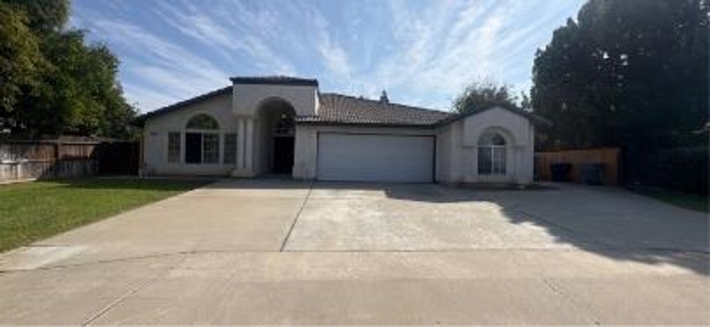 735 Bliss Avenue, Clovis, CA 93611