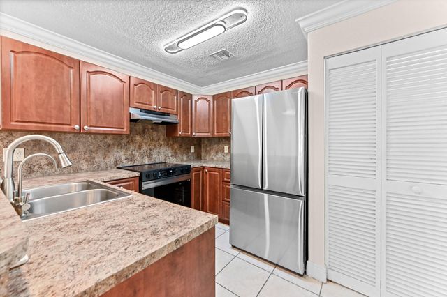 7184 Sportsmans Drive, North Lauderdale, FL 33068
