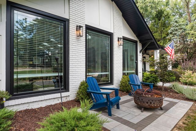 404 Inverdale Drive, Inverness, IL 60010