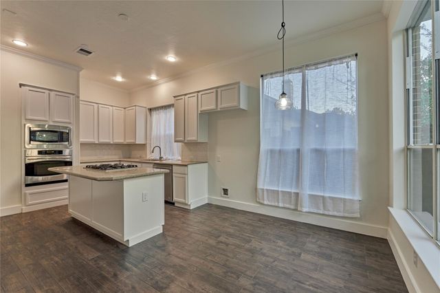 168 Bristol Bend Circle, The Woodlands, TX 77382