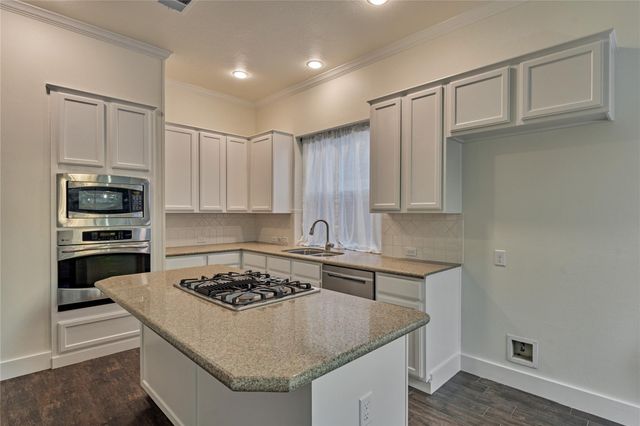 168 Bristol Bend Circle, The Woodlands, TX 77382