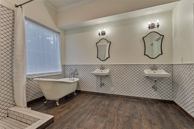 168 Bristol Bend Circle, The Woodlands, TX 77382