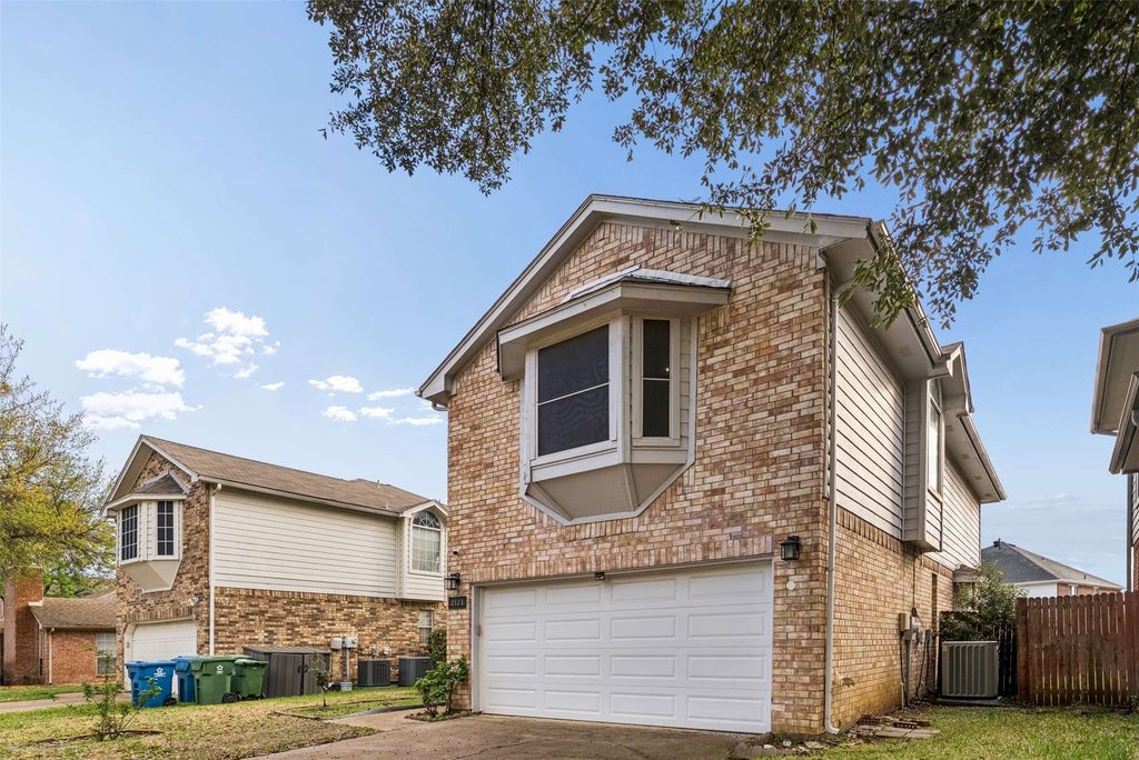 2124 Newport Drive, Flower Mound, TX 75028