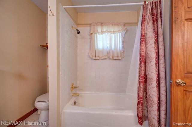 7062 South Fork Drive, Swartz Creek, MI 48473