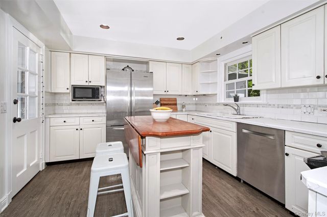 71 Heatherbloom Road, White Plains, NY 10605