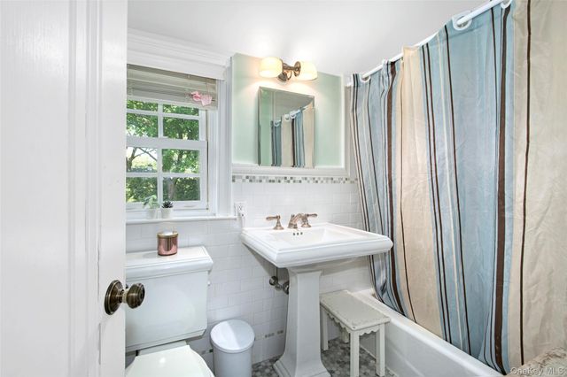 71 Heatherbloom Road, White Plains, NY 10605