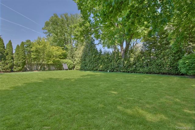 71 Heatherbloom Road, White Plains, NY 10605