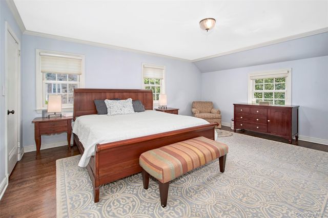 71 Heatherbloom Road, White Plains, NY 10605