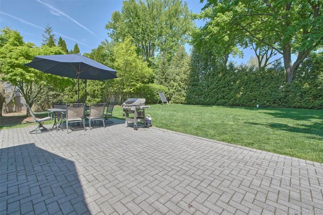 71 Heatherbloom Road, White Plains, NY 10605